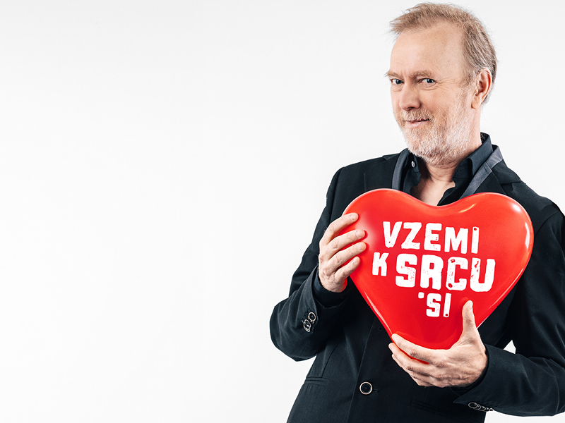 Portret Matjaž Javšnik s srcem Vzemi si k srcu